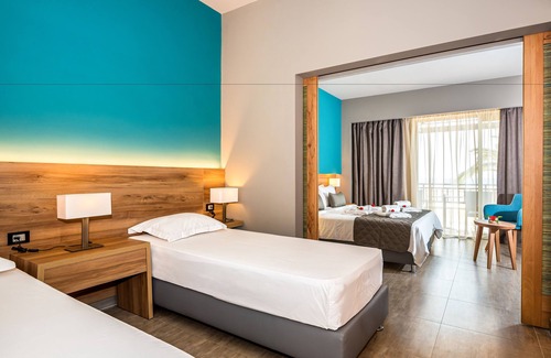 Pyrgos Psilonerou Hotel | Solimar Aquamarine Resort