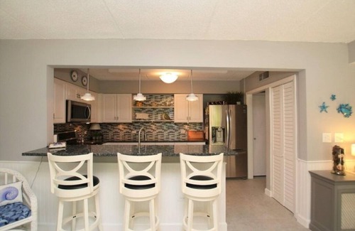 Marathon Condo | Sombrero Beach Waterfront Townhome-3 blocks from Beautiful Sombrero Beach