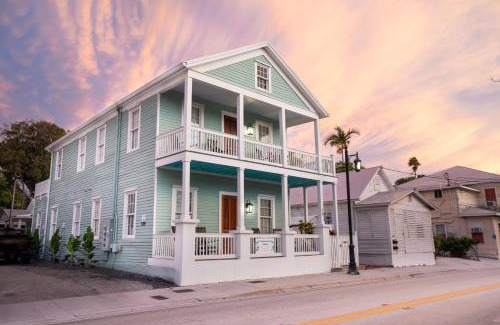 Old Town House | Sombrero Reef Light Suite
