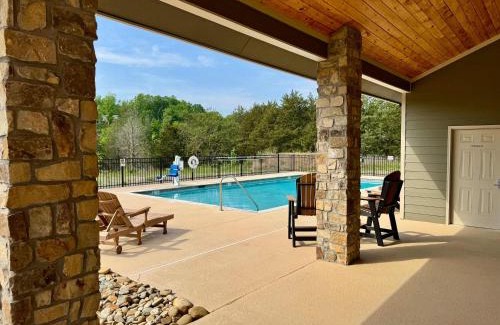 Dandridge House | Someday Cottage Luxury Lakefront Views for 6 withPool & Billiards