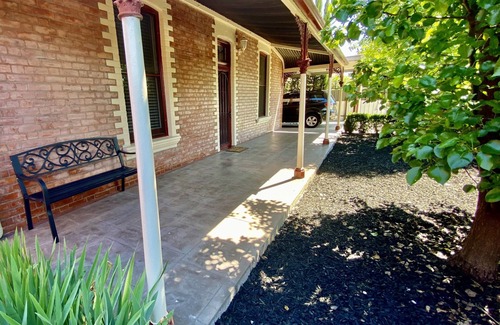 South Albury House | Somerby Stays – Heritage Charm & Modern Comfort.