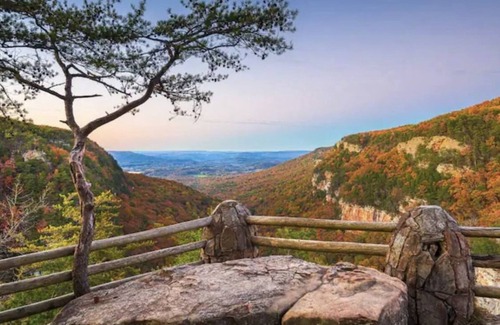 Trenton House | Somethin' Soulful Glamping Couples Retreat w/Jacuzzi