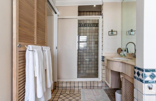 Camps Bay House | Something Special Villa in glitzy Camps Bay