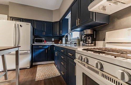 Evansville House | Something to talk about in Haynie's Corner! Walk anywhere, sleeps 6!