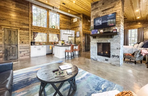 Hochatown Cabin | Somewhere With You -Features a hot tub & fire pit; accommodates 2 to 4 guests.