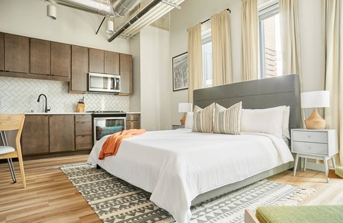 Uptown Apartment | Sonder at REVEL | Queen Studio Apartment