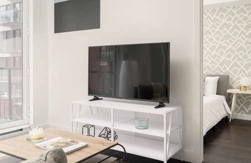 Griffintown Apartment | Sonder at The Richmond | One-Bedroom Apartment w/ Balcony