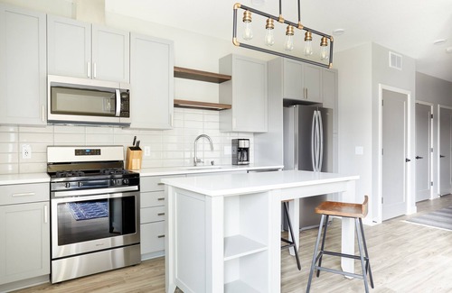 Mill District Apartment | Sonder at Vicinity | One-Bedroom Apartment
