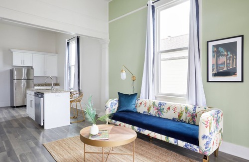 Uptown Historic District Apartment | Sonder at Viewpoint