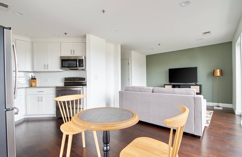 SoNo Apartment | Sonder Baltimore Place