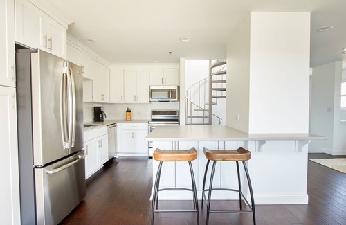 SoNo Apartment | Sonder Baltimore Place | Lofted Three-Bedroom Apartment w/Balcony