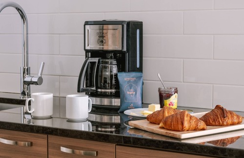 International District Apartment | Sonder Penny Lane | One-Bedroom Apartment w/Balcony
