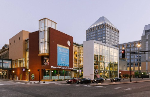 Downtown St. Paul Apartment | Sonder The Fitz | Queen Studio