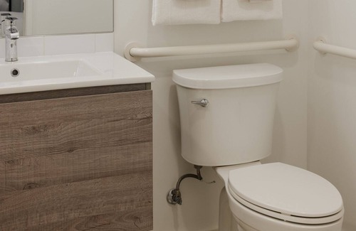Truxton Circle Apartment | Sonder Vicino | Accessible One-Bedroom Apartment