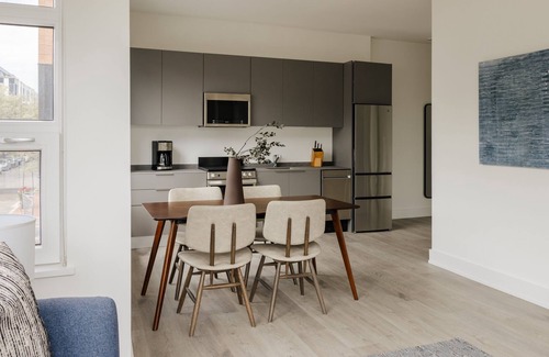 Truxton Circle Apartment | Sonder Vicino | One-Bedroom Apartment w/ Juliette Balcony