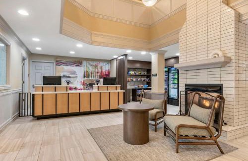 Herndon Hotel | Sonesta ES Suites Dulles Airport