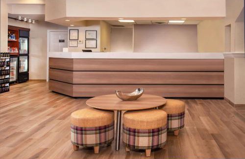 Linthicum Heights Hotel | Sonesta ES Suites Baltimore BWI Airport