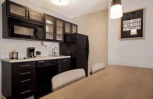 Linthicum Heights Hotel | Sonesta Simply Suites Baltimore BWI Airport