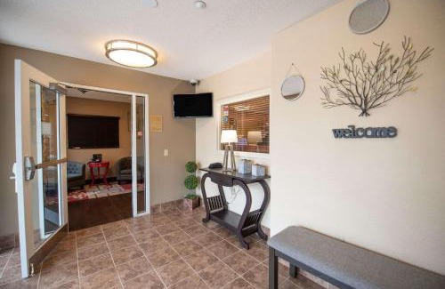 Warrenville Hotel | Sonesta Simply Suites Chicago Naperville