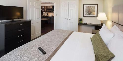 Southfield Hotel | Sonesta Simply Suites Detroit Southfield