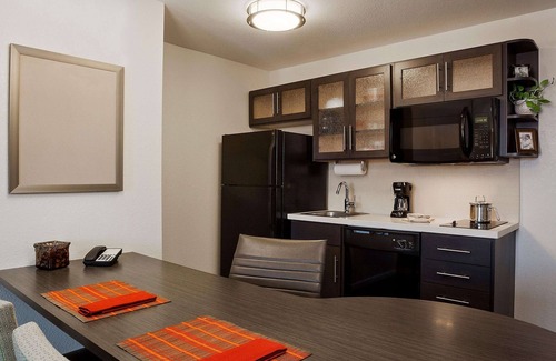 Southfield Hotel | Sonesta Simply Suites Detroit Southfield