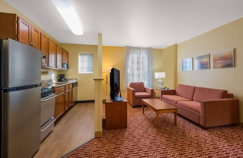 Novi Hotel | Sonesta Simply Suites Detroit Novi