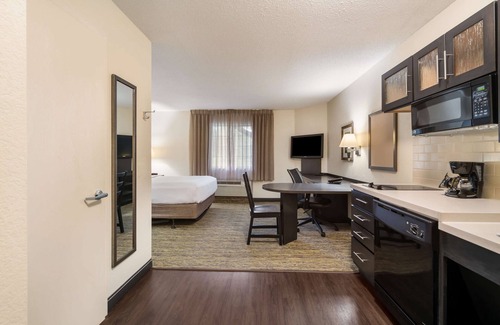 Newport News Hotel | Sonesta Simply Suites Hampton