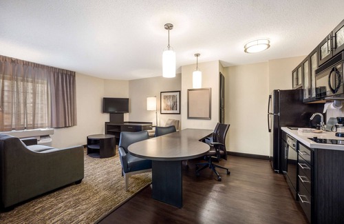 Morris Plains Hotel | Sonesta Simply Suites Parsippany Morris Plains
