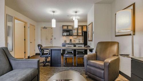 Mount Laurel Hotel | Sonesta Simply Suites Philadelphia Mount Laurel