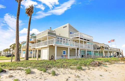 Pirates Beach House | Song Beachfront