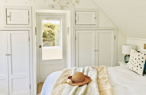 Leigh Cottage | Songbird Cottage, a luxury dog friendly hideaway - sleeps 5
