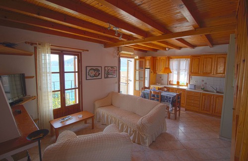 Matsoukata Apartment | Sonia's Apartment in Fiscardo Waterfront
