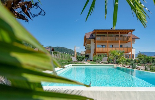 Tramin Apartment | Sonnenhof Apartment "Kalterer See" with panoramic terrace and saltwater pool