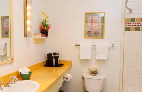 Boyes Hot Springs Hotel | Sonoma Creek Inn