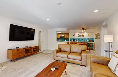 South Scottsdale Condo | Sonoran Starlight condo with large backyard, pool and jacuzzi