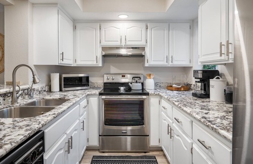 La Contessa Condo | Sonoran Style 2BR/2BA w. Free Parking & Pool