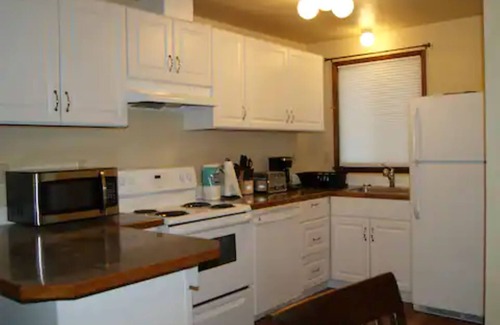 Ocean Shores Condo | Soothing 2-bdrm condo near beach with WiFi and Fireplace
