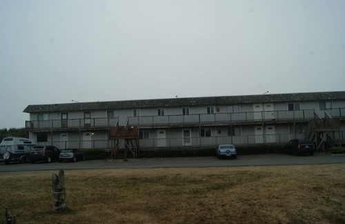 Ocean Shores Condo | Soothing 2-bdrm condo near beach with WiFi and Fireplace