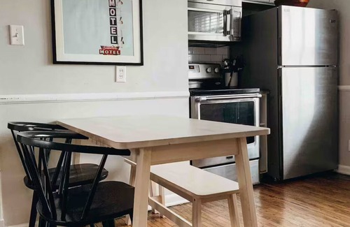 Evansville Apartment | Soothing 2-bedroom apartment with AC in Evansville