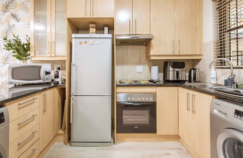 Stellenbosch Central Apartment | Soothing apartment with AC in charming Stellenbosch