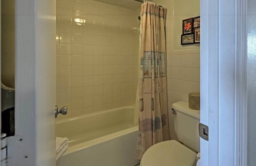 Indialantic Resort | Soothing Seaside Stay: Scenic by the Ocean with Kitchen