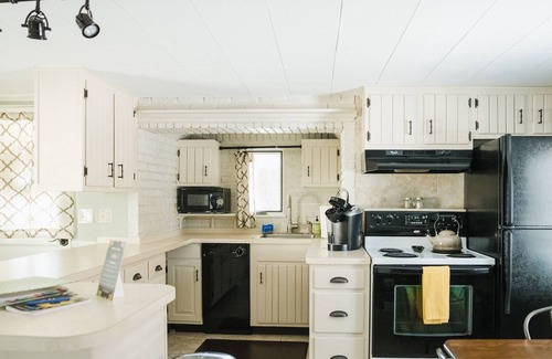 Hummelstown Apartment | Sophie’s on Main- Historic Charm, Updated Comfort. 3 miles to Hershey Park