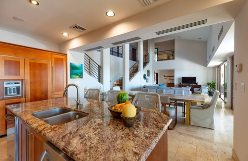 Liberia House | Sophisticated design and breathtaking ocean view unite in this golfer's paradise