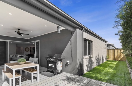 Mount Duneed House | Sophisticated Abode 10 Minutes to Surf Coast