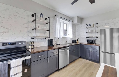 St. Louis Apartment | Sophisticated Chill