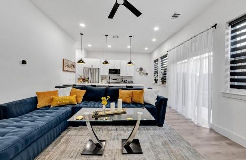 Dallas House | Sophisticated Dallas Retreat l Prime Location!