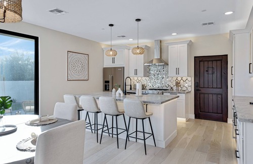North Scottsdale House | Sophisticated Designer home w/MOUNTAIN views, hot tub, WiFi & Oversized Parking