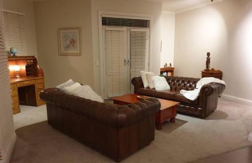 Albury House | Sophisticated Elegance at the Gardens