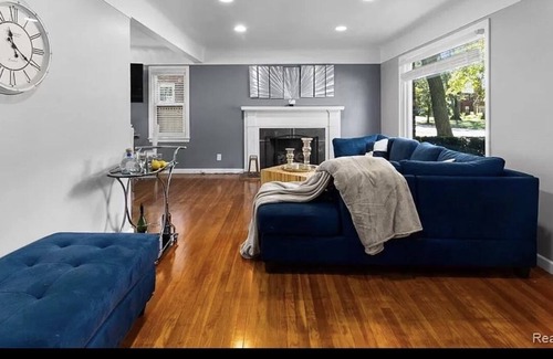 Detroit House | SOPHISTICATED ELEGANCE PRIVATE HOME with outdoor hot tub