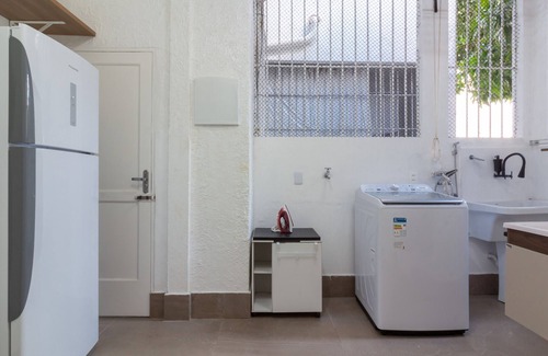Lagoa Apartment | Sophisticated Just a few Steps From the Lagoon Sb301